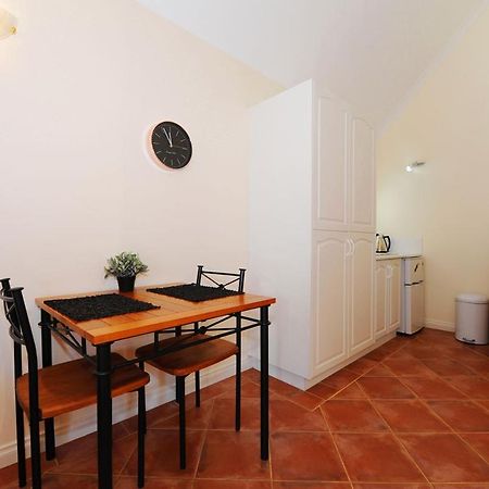 Spencer Suites Όλμπανι Εξωτερικό φωτογραφία