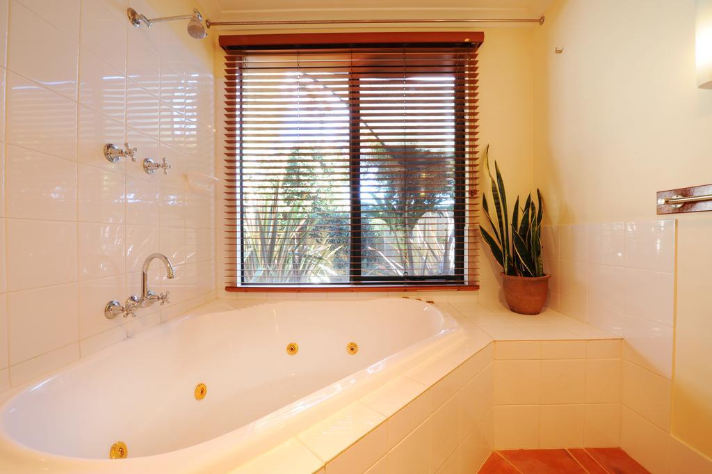 Spencer Suites Όλμπανι Εξωτερικό φωτογραφία