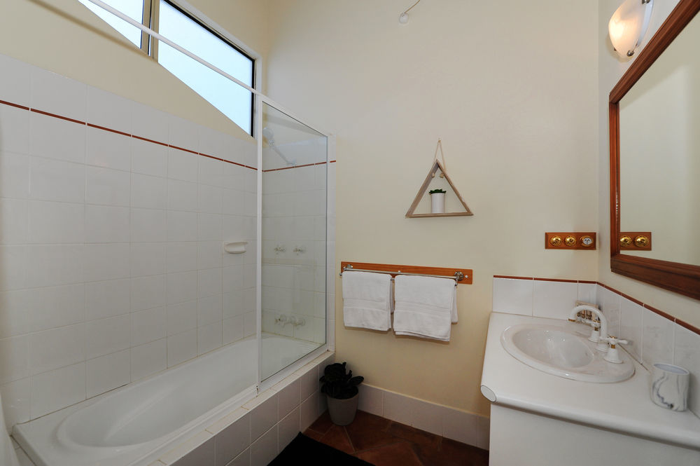Spencer Suites Όλμπανι Εξωτερικό φωτογραφία