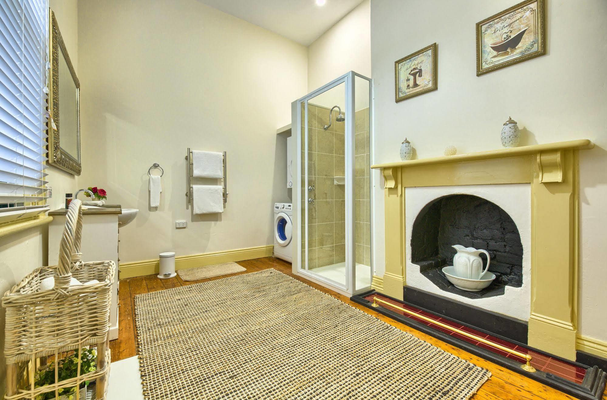 Spencer Suites Όλμπανι Εξωτερικό φωτογραφία