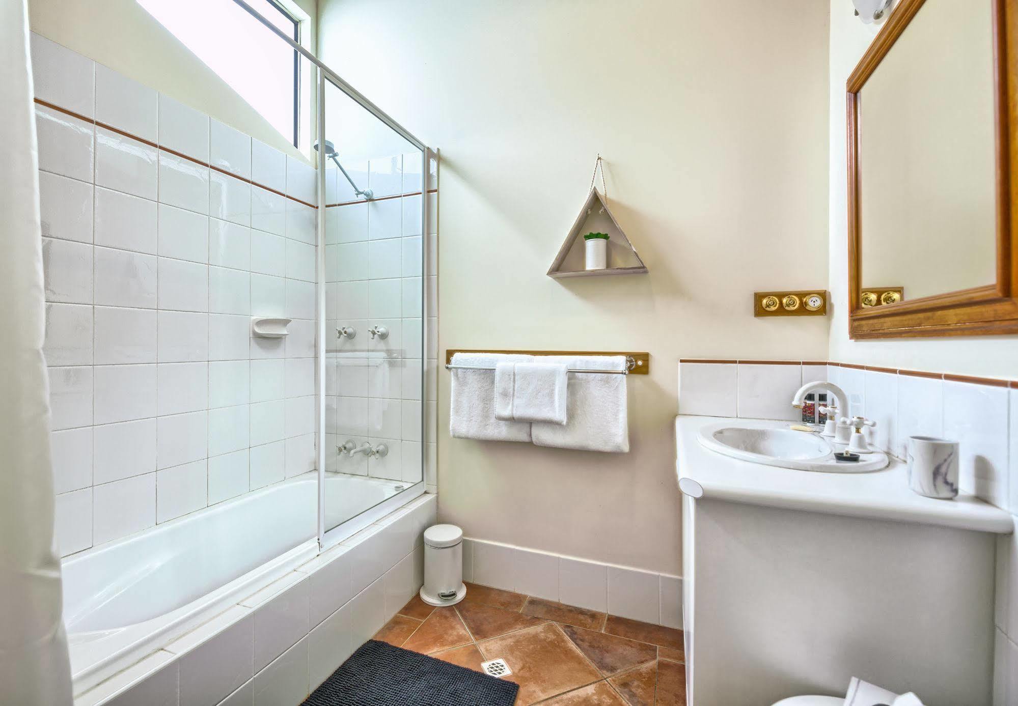 Spencer Suites Όλμπανι Εξωτερικό φωτογραφία